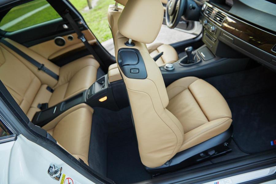 Интерьер BMW M3 Coupe (E92) 2008 года  (фото 66 из 83)